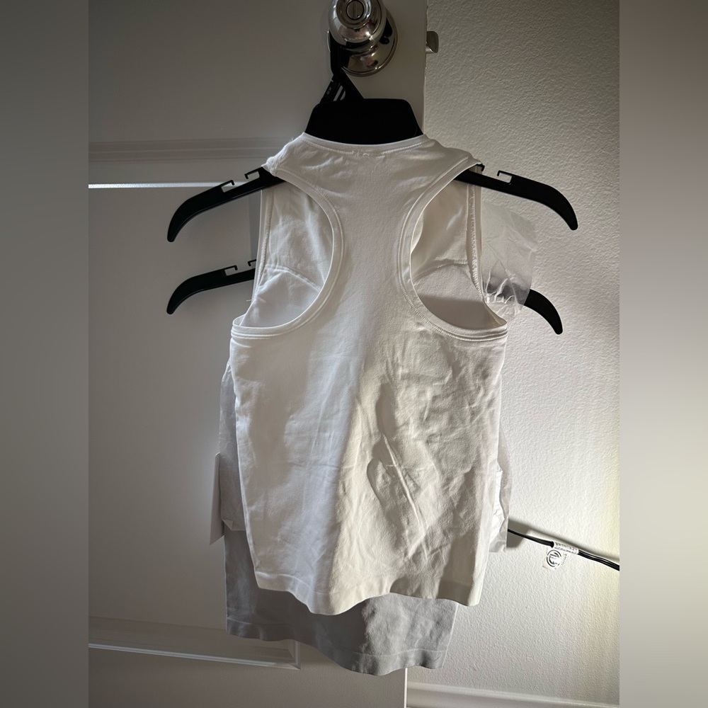NWT Yogalicious Women's Gray and White Tank Tops (SIZE: S) - Picture 4 of 9